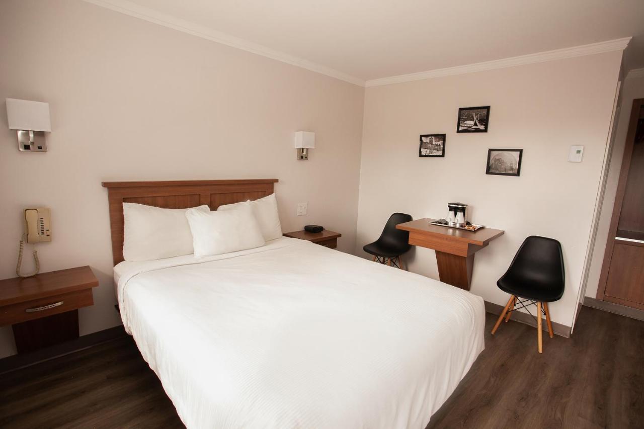 Motel Newstar Laval Exterior foto